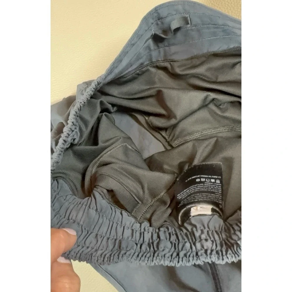 Women's size 6 lululemon hotty hot athletic shorts. 2.5